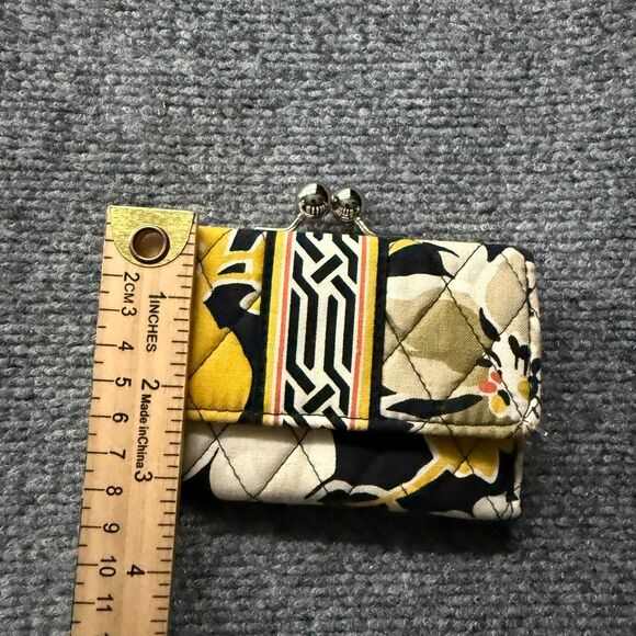Vera Bradley Snappy Wallet Black Floral Quilted Kiss Clasp Card Holder Hippie - Picture 6 of 6